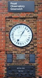 https://commons.wikimedia.org/wiki/File:Greenwich_clock.jpg